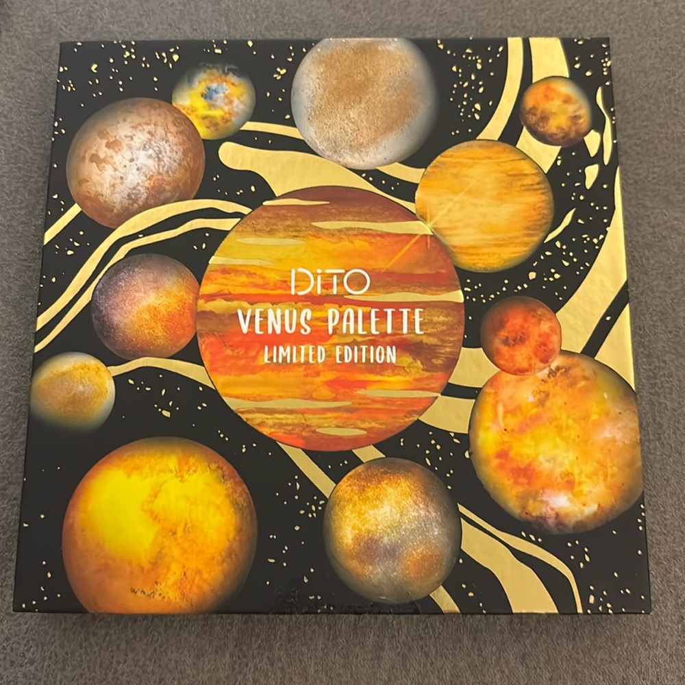 Dito Venus eyeshadow palette